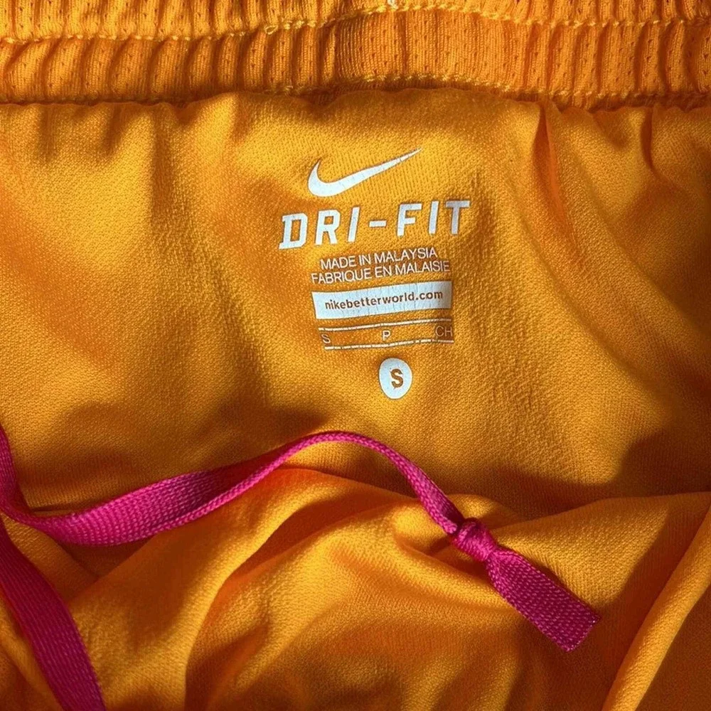 Nike Womens Dri-FIT Running Shorts Orange White Chevron Print Size‎ Small